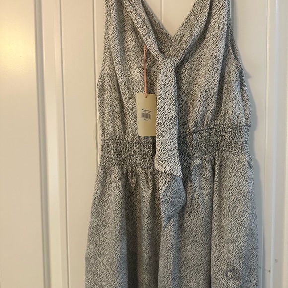 NWT romper - Picture 3 of 4